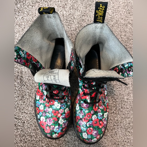 Dr. Marten floral pascal boots in “Poppy” - Picture 9 of 10